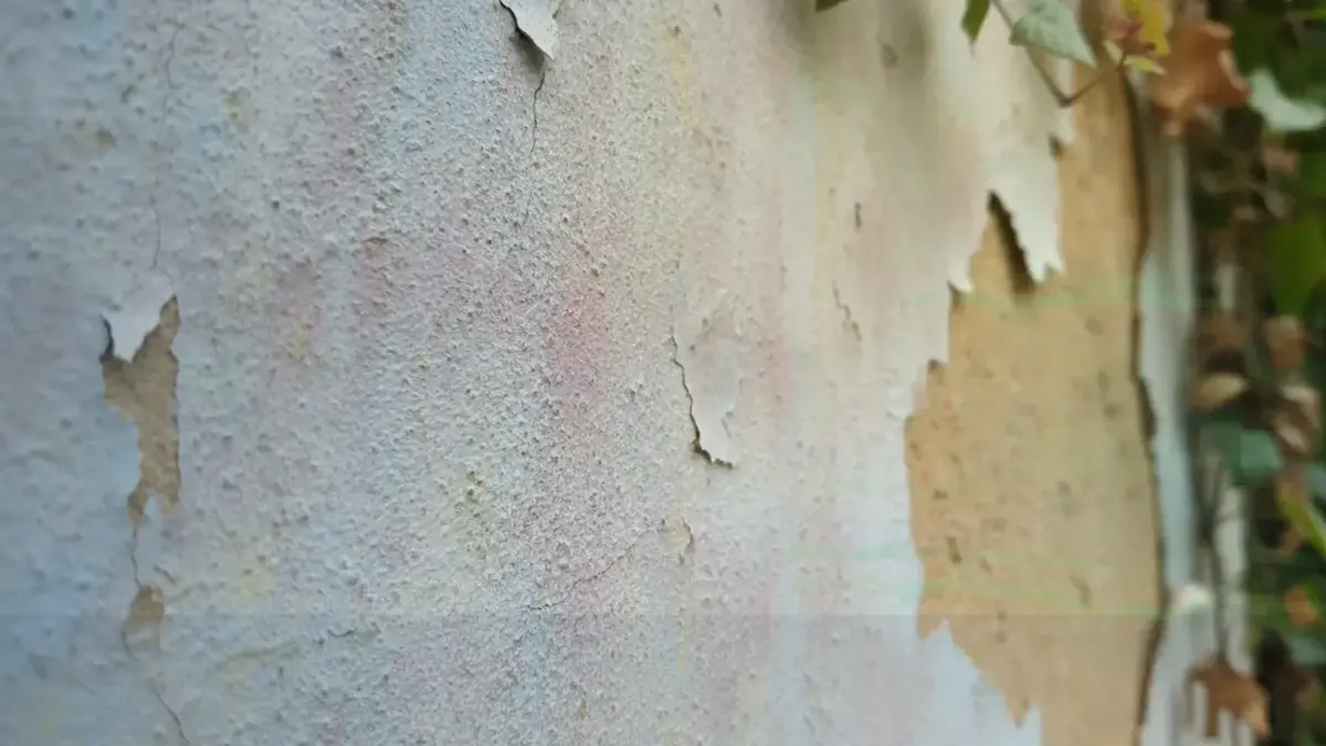 Chalky, Powdery Exterior Walls: Why Paint Rubs Off: Chalky paint exterior walls